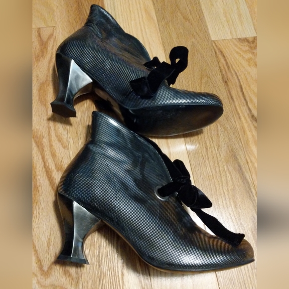 Fluevog Baroque silver 7.5 women's - Picture 3 of 9
